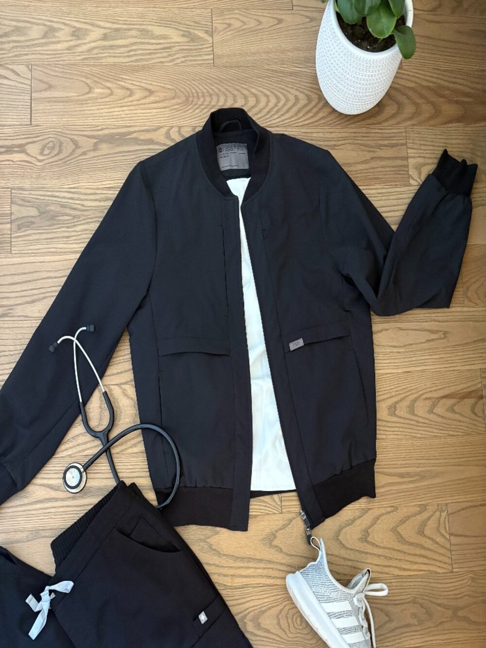 FIGS Black FIGSPRO Scrub Bomber Jacket, in excellent condition